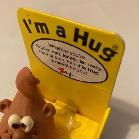 Vintage Hug Figurine Novelty Kitsch Stocking Stuffer in Packaging - Picture 5 of 11